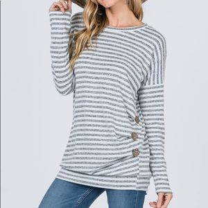 Med long sleeve shirt white with gray stripes
